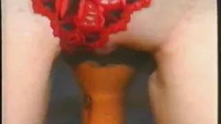 La moglie dell'oligarca viene scopata sesso con la moglie video nel cinema.