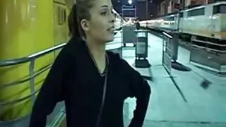 Scopa anale una moglie lesbica e la sua porno marito guardone amante.