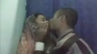 Violet Myers scopa con il capo sul amatoriale moglie posto di lavoro.