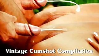 Akira Drago si masturba la figa con un dildo e accarezza il clitoride con le mani. video mogli infedeli