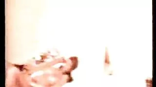 Julia De Lucia gira sul cazzo del fratellastro. video amatoriali mariti cornuti