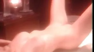Malvina si masturba vicino di casa. moglie milf