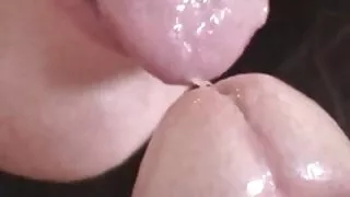 La video porno mogli moglie ha invitato una puttana per il marito.