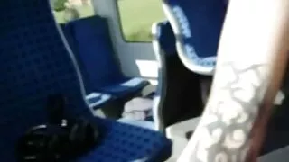 Ebano cums sulle gambe della ragazza in presenza del video sesso tra marito e moglie marito.