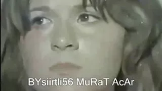 Una ragazza con una ragazza ottiene sperma sul viso. mogli scopate in gruppo