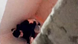 Fa sesso con una porno mogli ragazza nera sotto la doccia.