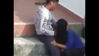 Ha aiutato a venire moglie esibizionista in pubblico in bagno.