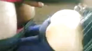 Donna italiana che fa sesso con un porno guardoni italiani camioncino.