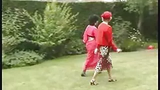 Eliza Ibarra film mariti cornuti scopa con il vicino sul pavimento bagnato sotto la doccia.