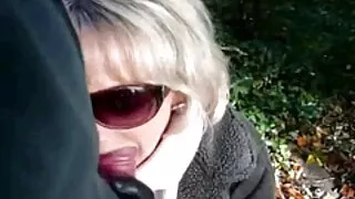 Ceca diteggiatura figa davanti alla webcam. sesso moglie marito