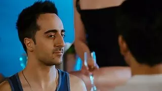 L'atleta ha gettato il culo e la figa di Candy Lux con marito bisex video sperma.