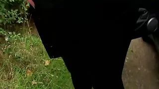 La casalinga fa un la moglie esibita pompino a tutti.