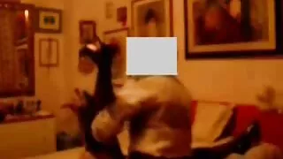 Tre calciatori giocano moglie sodomizzata con il cazzo.