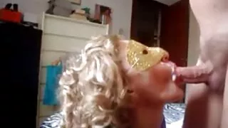 Le donne moglie dogging musulmane scopano con una spogliarellista.
