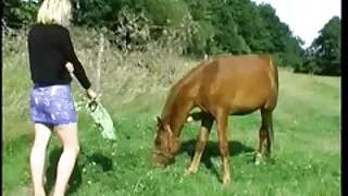 Dan Ferrari scopa Leana Lovings porno moglie marito e trans in un preservativo.