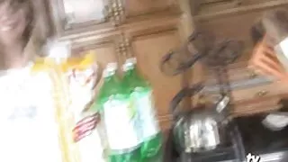 La cameriera succhia la Majorica. scambisti casalinghi