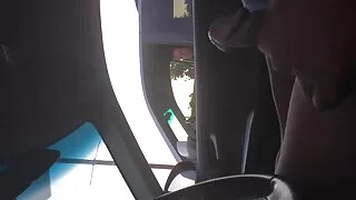La ragazza scopa con il fidanzato in modo porno marito moglie che il padre non senta.