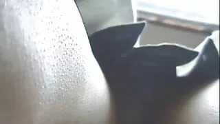 La matrigna succhia il figliastro e moglie tradisce porno rotola con lui a letto.
